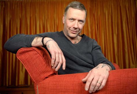 Miljonerna rullar in för Mikael Persbrandt .